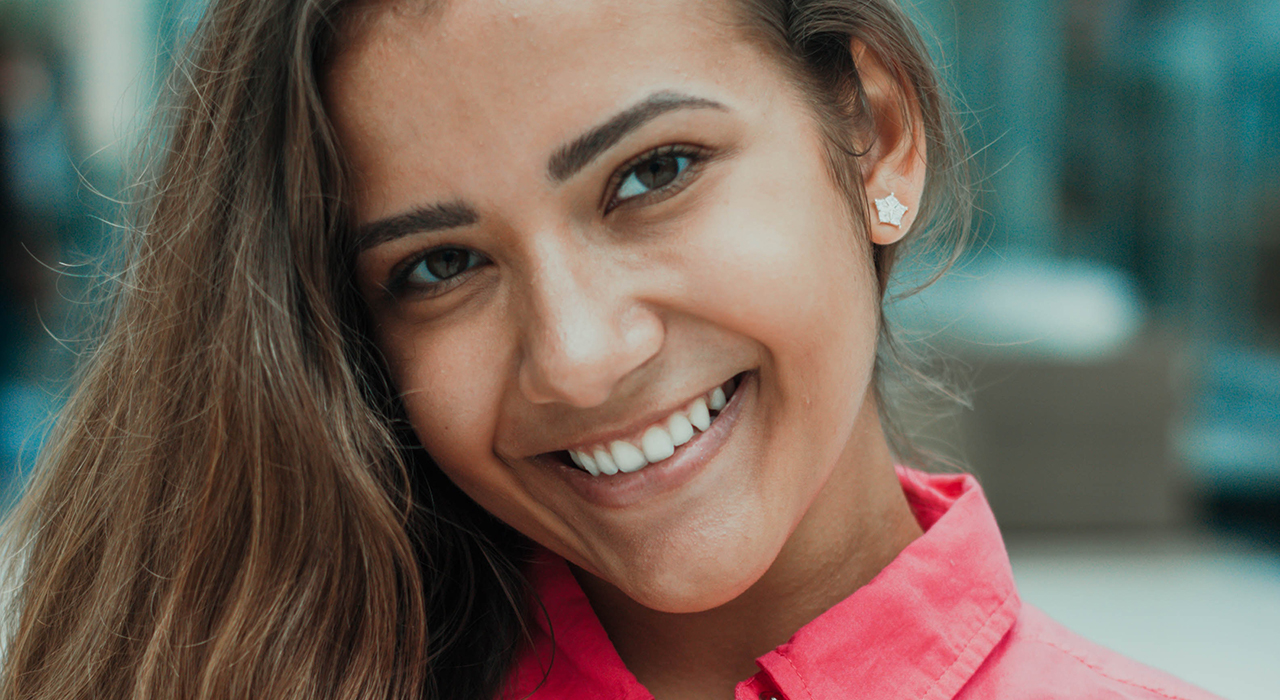 綺麗な歯並びの女性